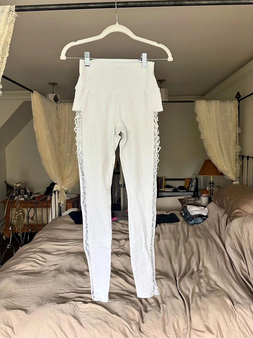 Alo White Cutout Leggings Size XS Like New
